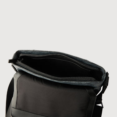 VALADON SMALL MESSENGER