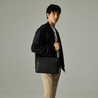 FORMA SMALL MESSENGER