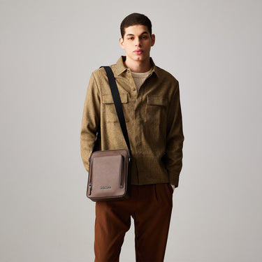 VIKTOR MEDIUM POSTMAN